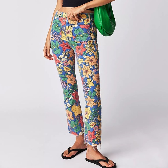 MOTHER Pants - MOTHER The Hustler Printed Patch Pocket Jeans
Floral Print Fresh Blooms Jeans 27
